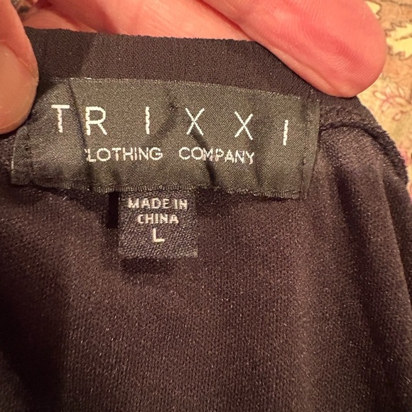 Trixxi Black Flowy Tie-Front Crossover Romper - Picture 6 of 15